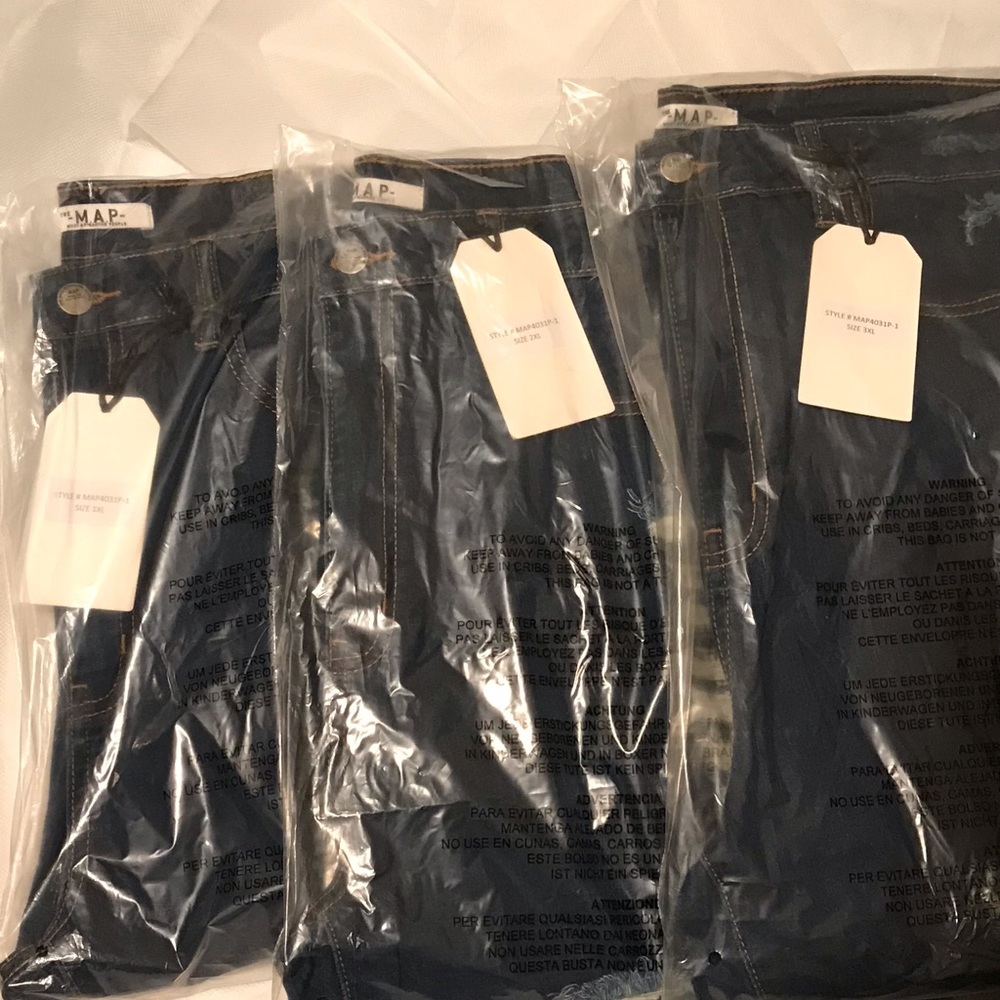 Plus-Distressed Bermuda Jeans - Picture 7 of 7